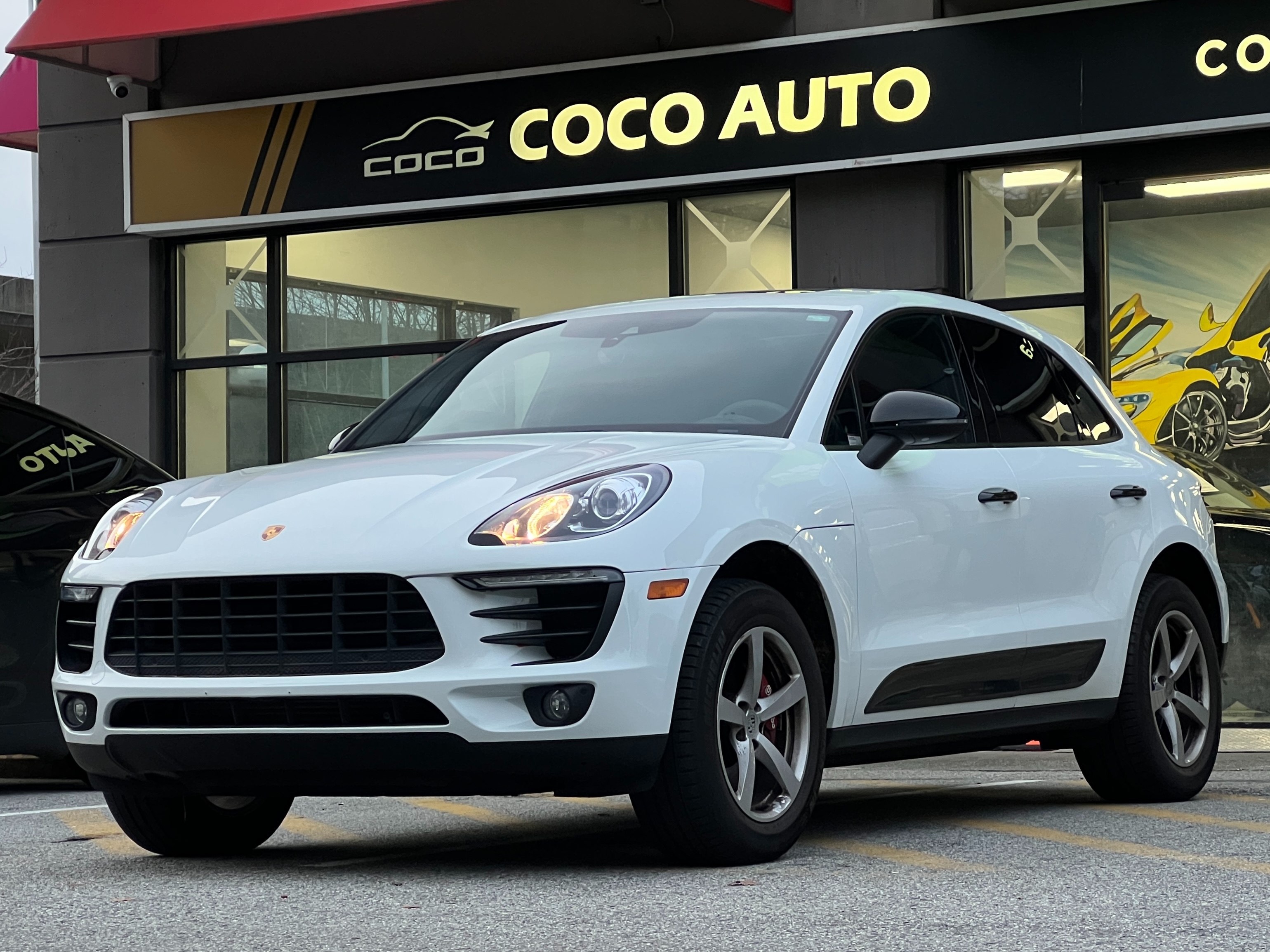 2017 Porsche Macan |BC Local - Image 4